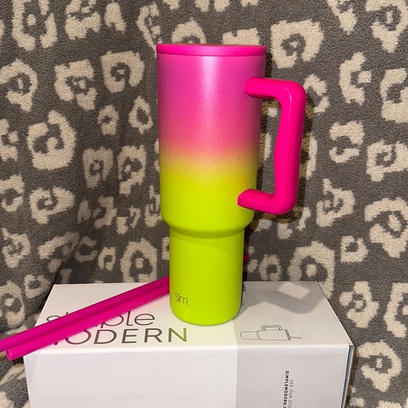 New Simple Modern 40oz TREK Tumbler in Rodeo Drive 😍 - Picture 3 of 17